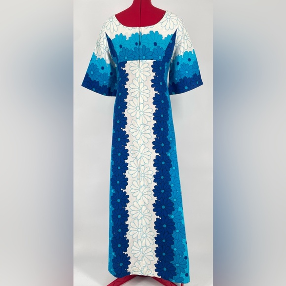 Stunning 1960s Blue & White Hawaiian Floral Flared Sleeve Maxi Sundress - Picture 9 of 16